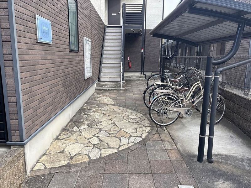 LEONEXT Shin II Entrance