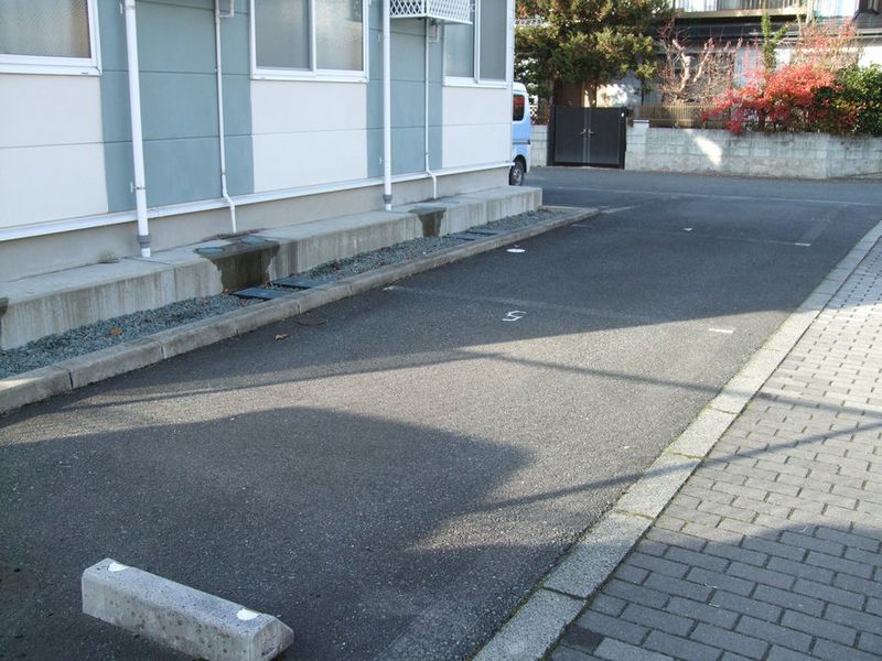 レオパレスアレグリア 駐車場