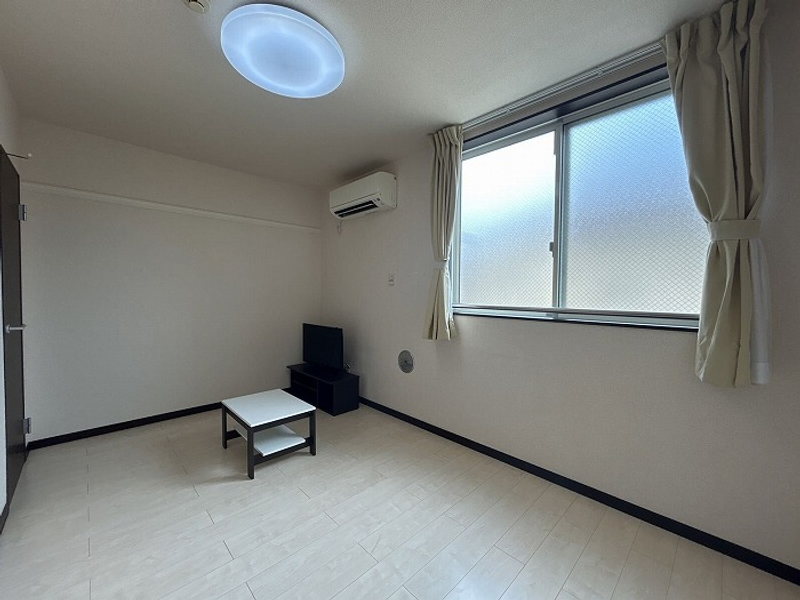 LEONEXT Brown Heights Living room