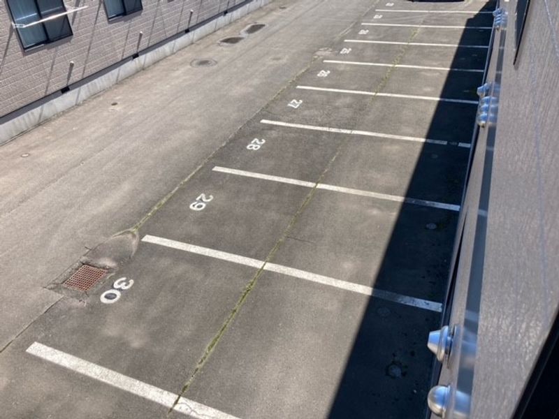 レオパレステツ壱番館 駐車場