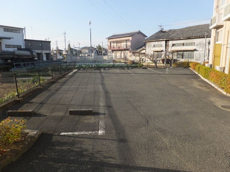 レオパレスバードック 駐車場