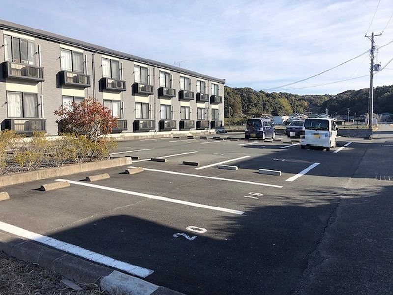 レオパレスエクセルイン　下平川 駐車場