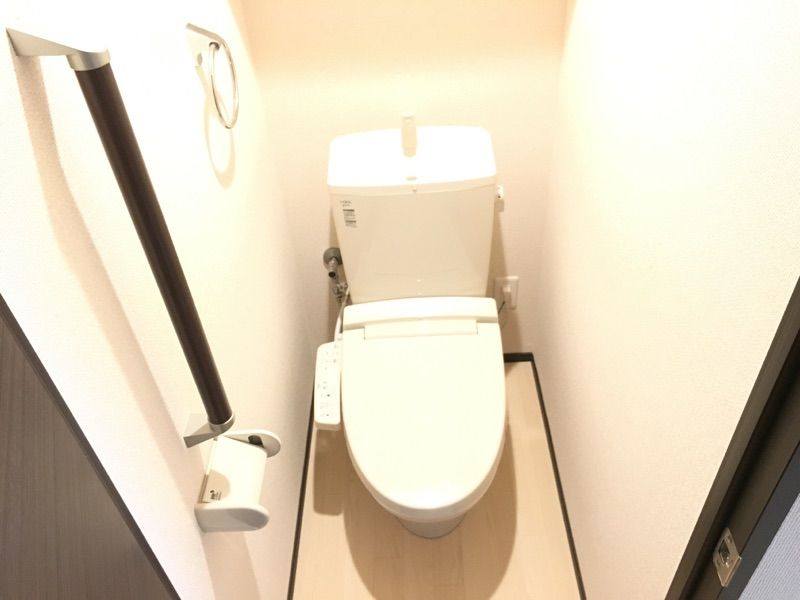 CLEINO Serene Toilet