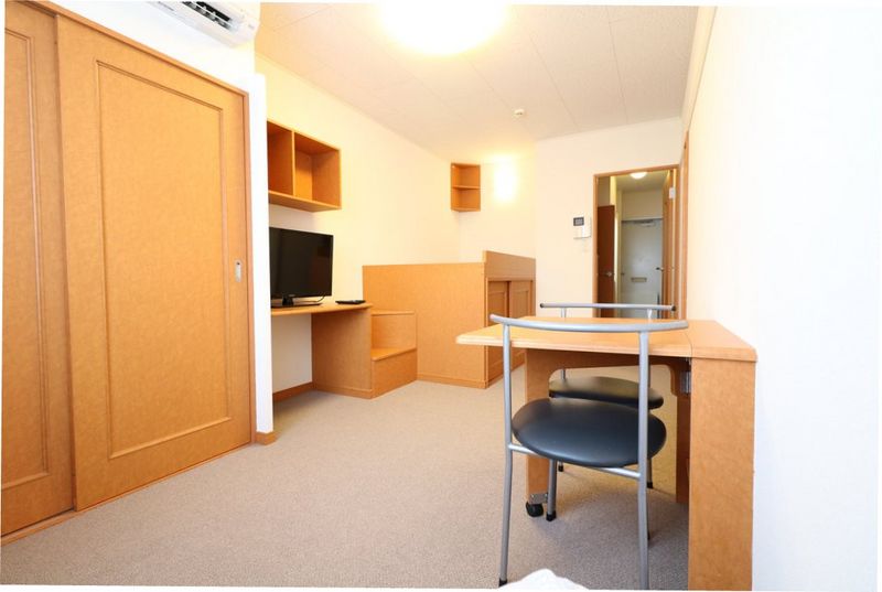 レオパレス正法寺 居間