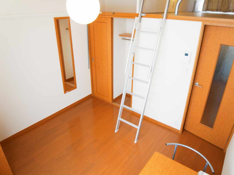 レオパレスアンジュ 居間