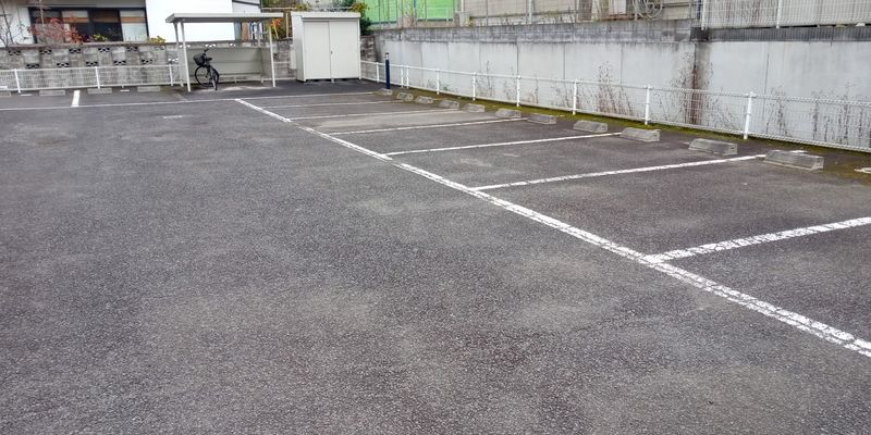 レオパレス三色吉Ⅱ 駐車場