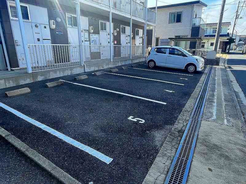 レオパレス宇部新川 駐車場