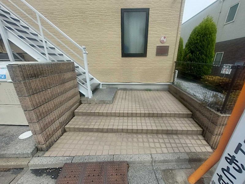 レオパレスアイリス エントランス