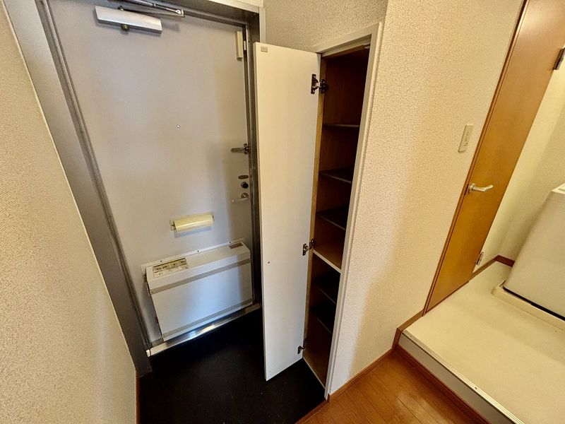 レオパレスコハギ 玄関
