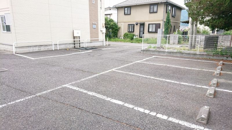 レオネクストメゾンヒカリ　茅野 駐車場