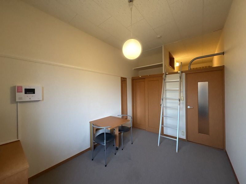 レオパレスグランドゥール蘇我 居間