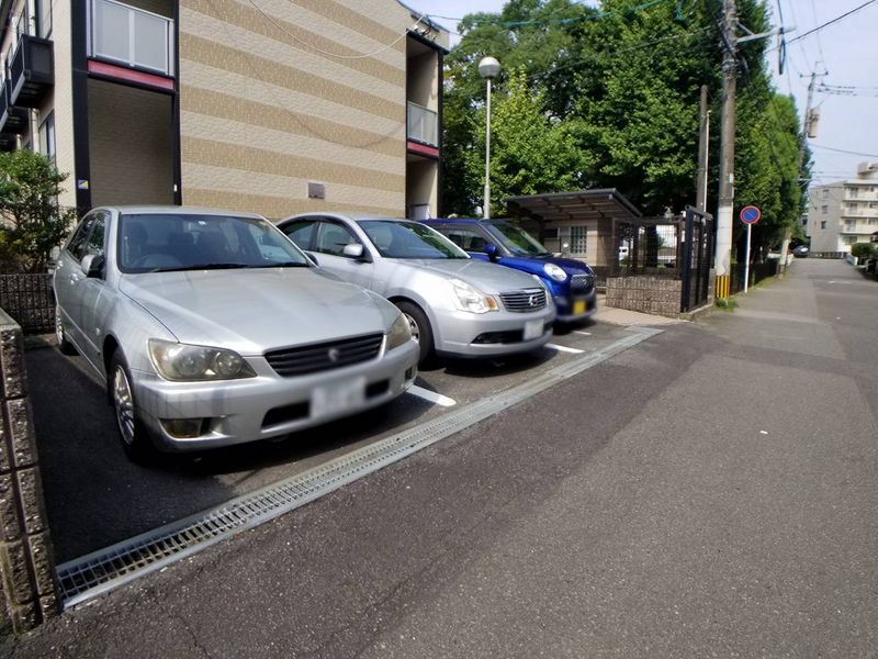 レオパレスＥＬＢＩＥＮ 駐車場