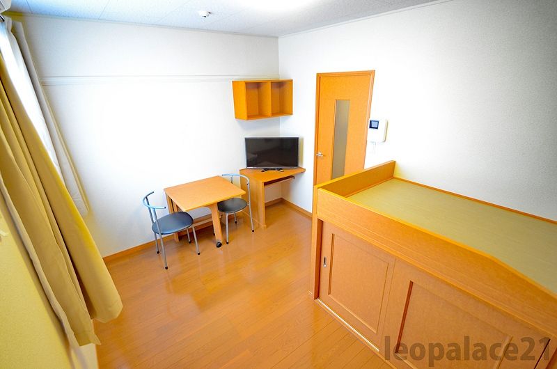 レオパレスポラール参番館 居間