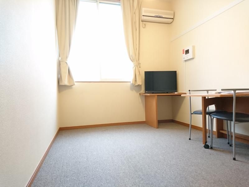 レオパレスオアシス 居間