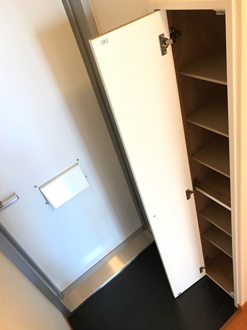 レオパレスベルヴィル 玄関