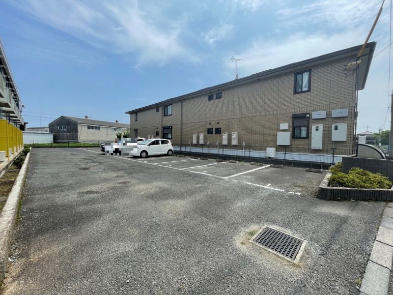 レオパレスピエール 駐車場