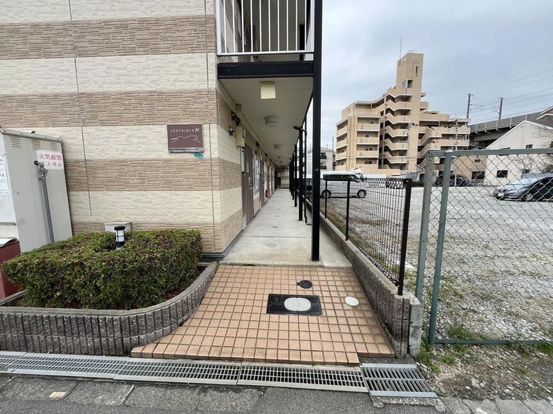 レオパレスリリー エントランス