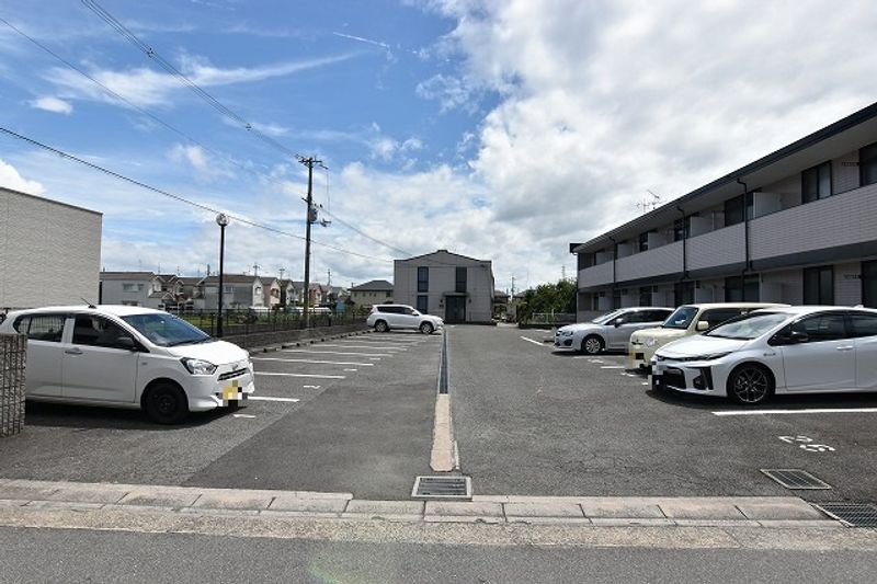 レオパレスルピナス・Ⅱ 駐車場