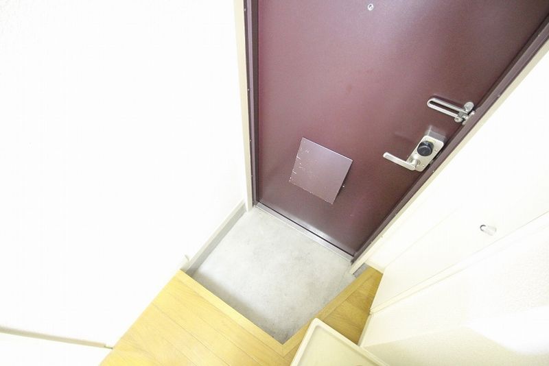 レオパレスナップアネックス 玄関