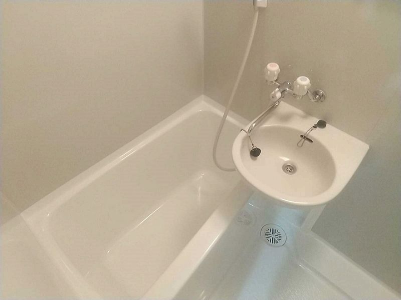 LEONEXT Kite Nest II Bathroom