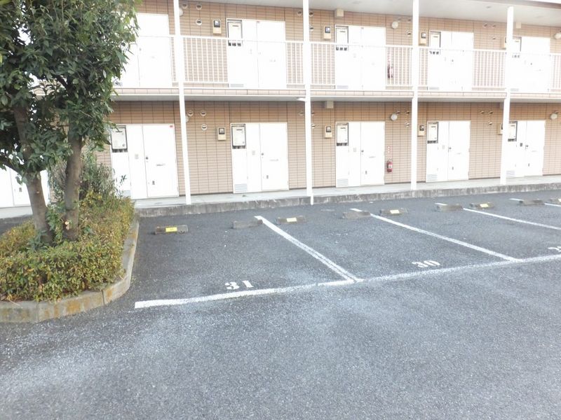 レオパレスズーデングッチ 駐車場
