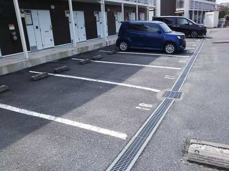 レオパレス恵比須Ⅱ 駐車場