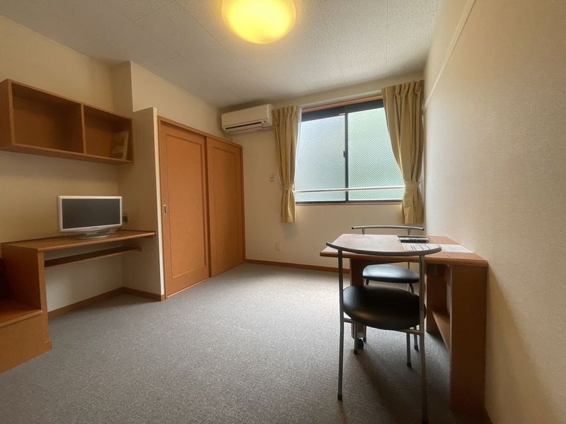 レオパレス前田 居間
