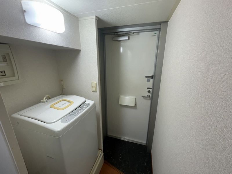 レオパレスグランデームケイ 玄関