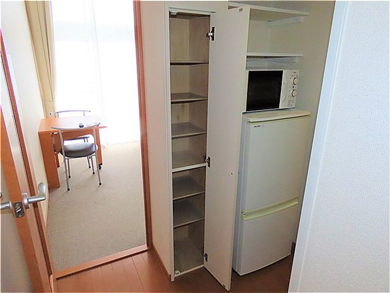 レオパレスシャルロット 収納