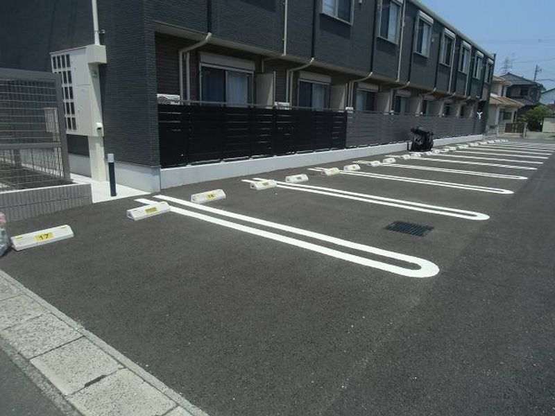 クレイノアルページュⅡ 駐車場