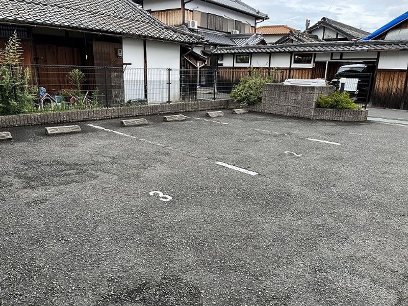 レオパレス三ッ松 駐車場