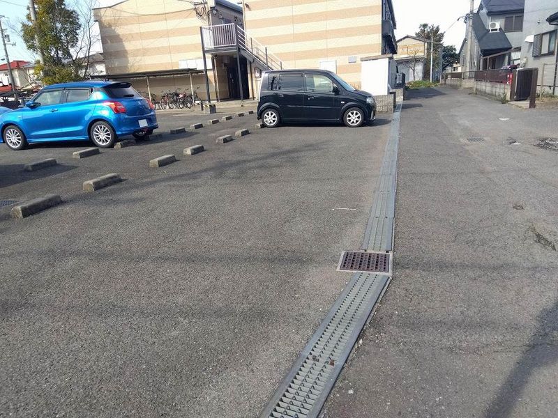 レオパレスエスポワール 駐車場