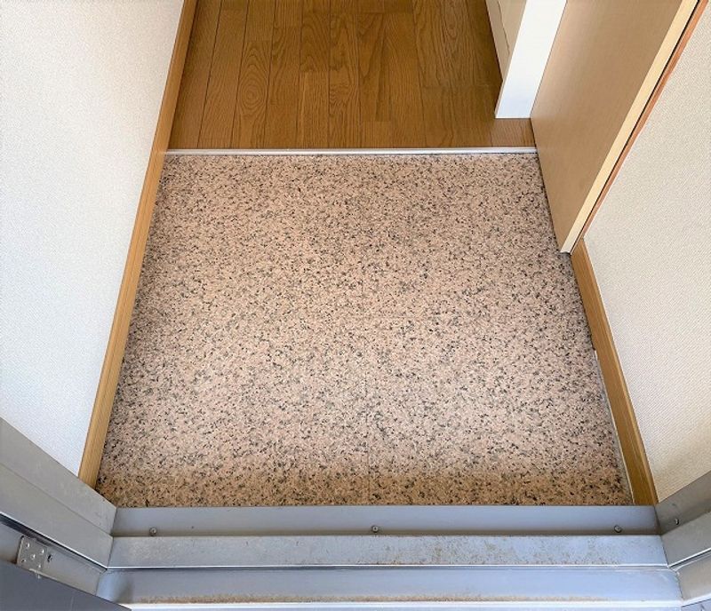 レオパレススズキ 玄関