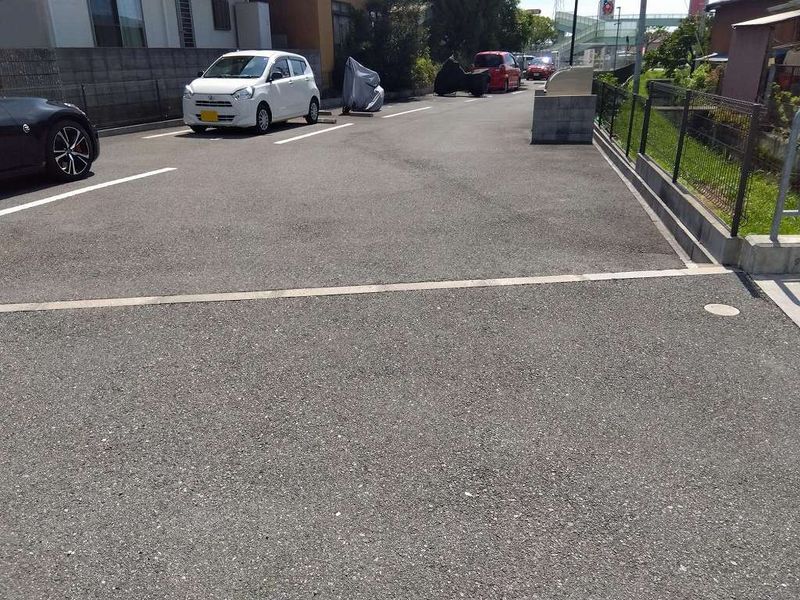 クレイノフィセント　ファルコン 駐車場