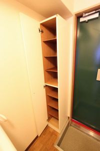 レオパレス中筋 玄関