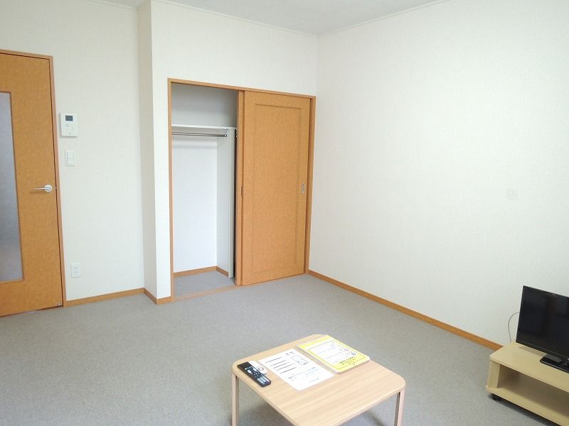 レオパレスメゾン　山　鼻 居間