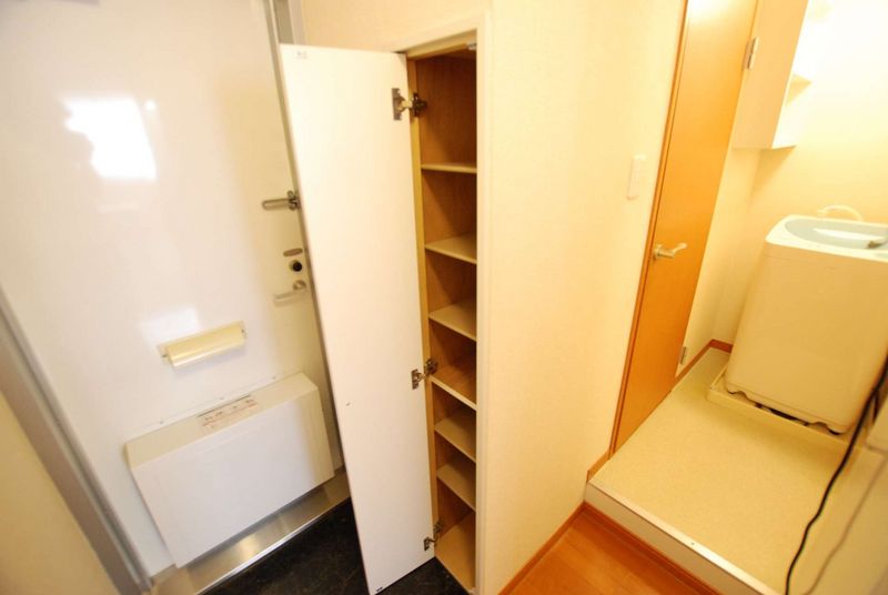レオパレスエステシティⅡ 玄関