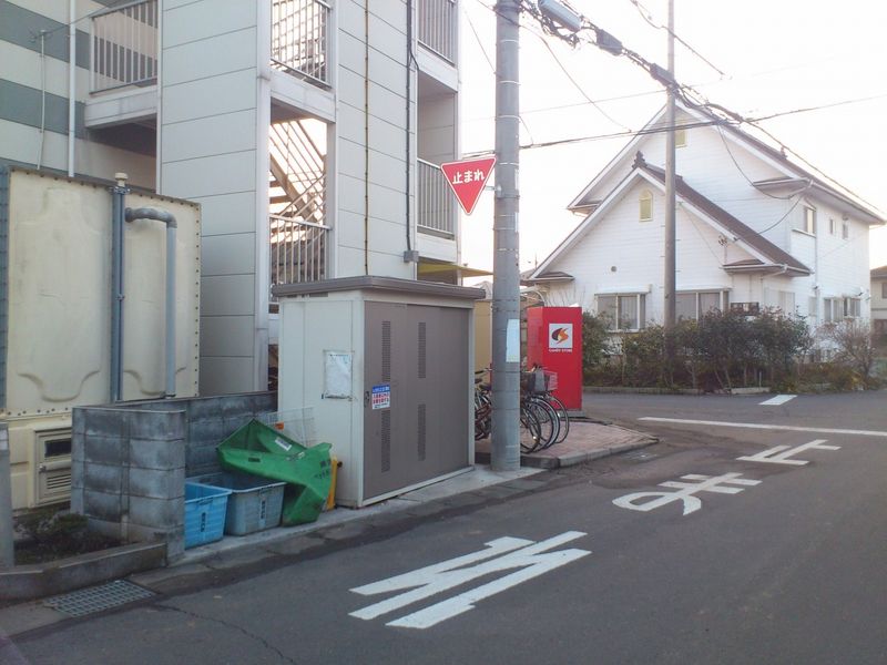レオパレスボンジュール エントランス