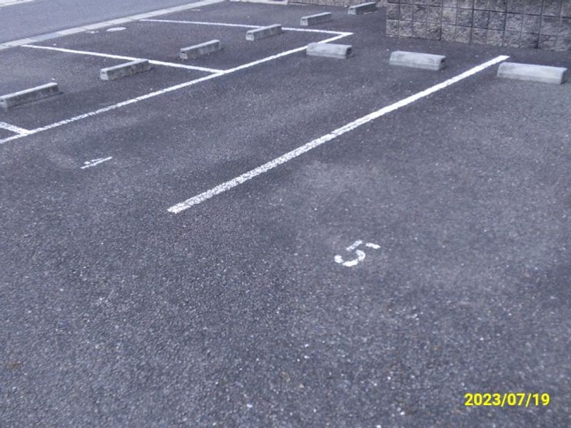 レオパレスサンリッチ 駐車場