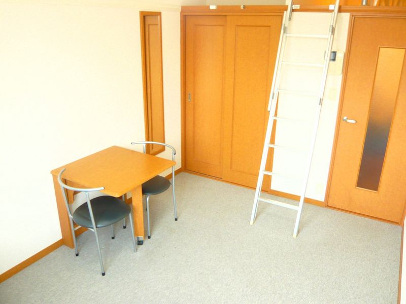 レオパレスライラックハウス 寝室