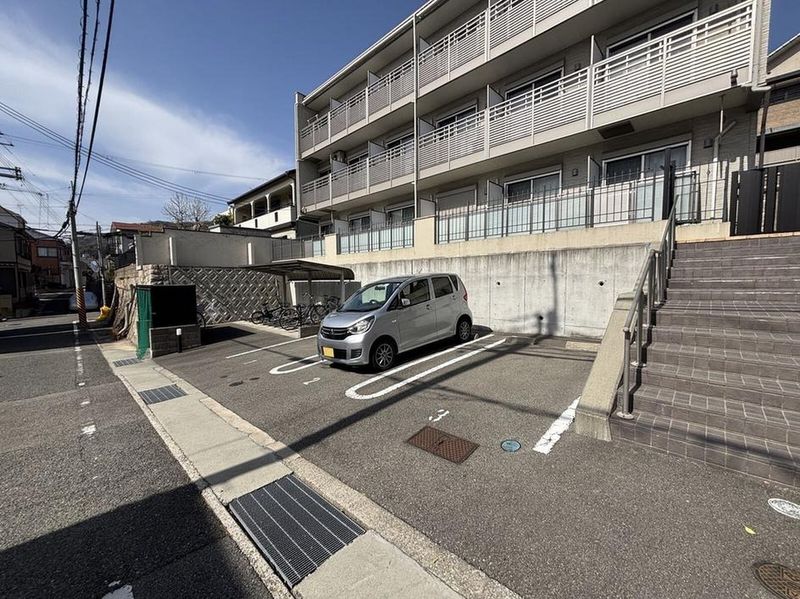 CLEINO N's Garden Parking lot