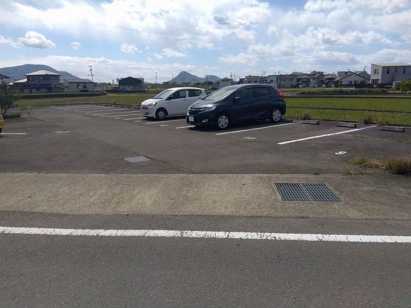 レオパレス華Ⅱ 駐車場