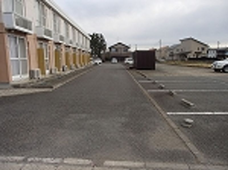 レオパレスエルミタージュ 駐車場