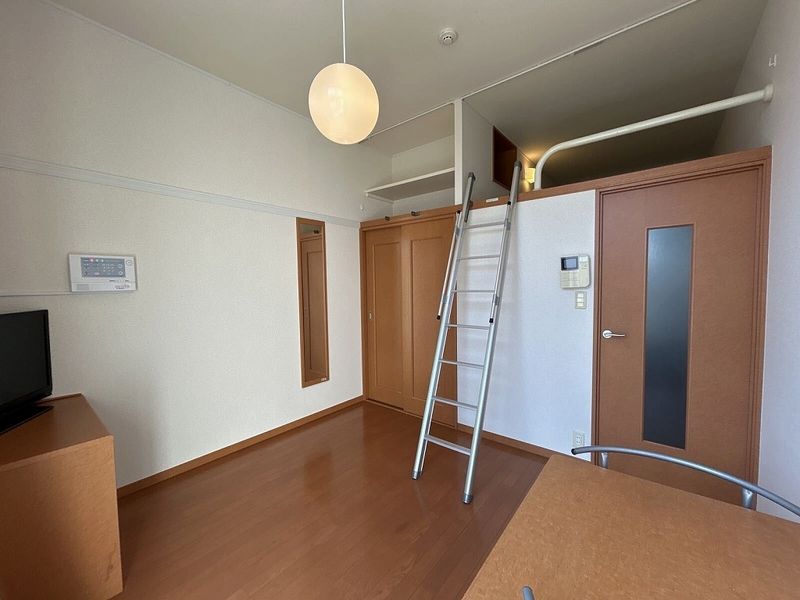 レオパレスサンパーク　２６番 居間