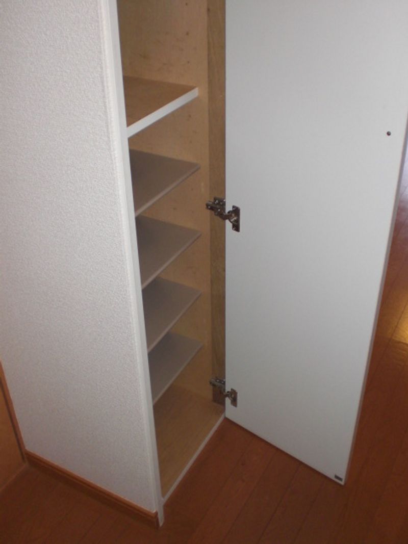 レオパレスアドゥスィール 収納