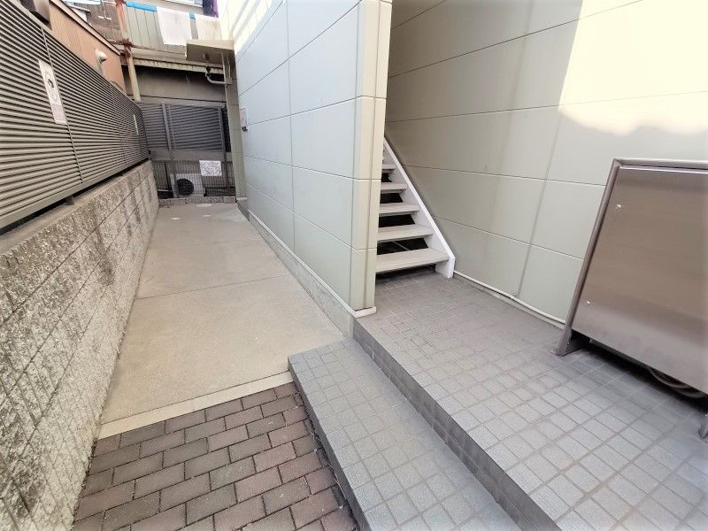レオパレス俊徳道 エントランス