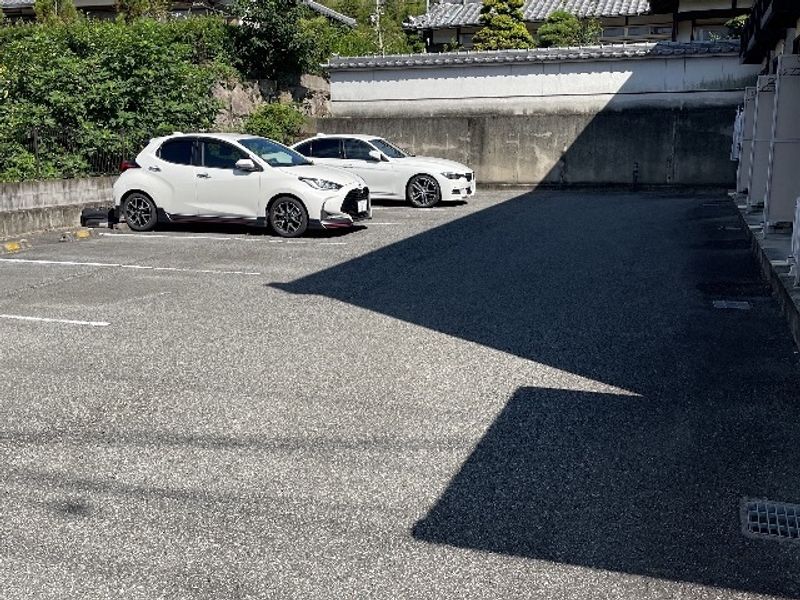 レオパレスグレース 駐車場