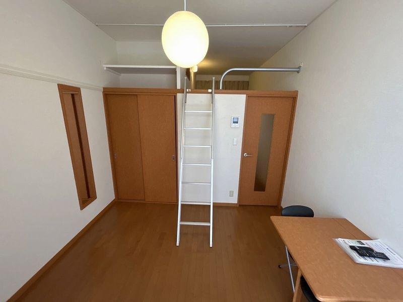 レオパレス光の杜 居間