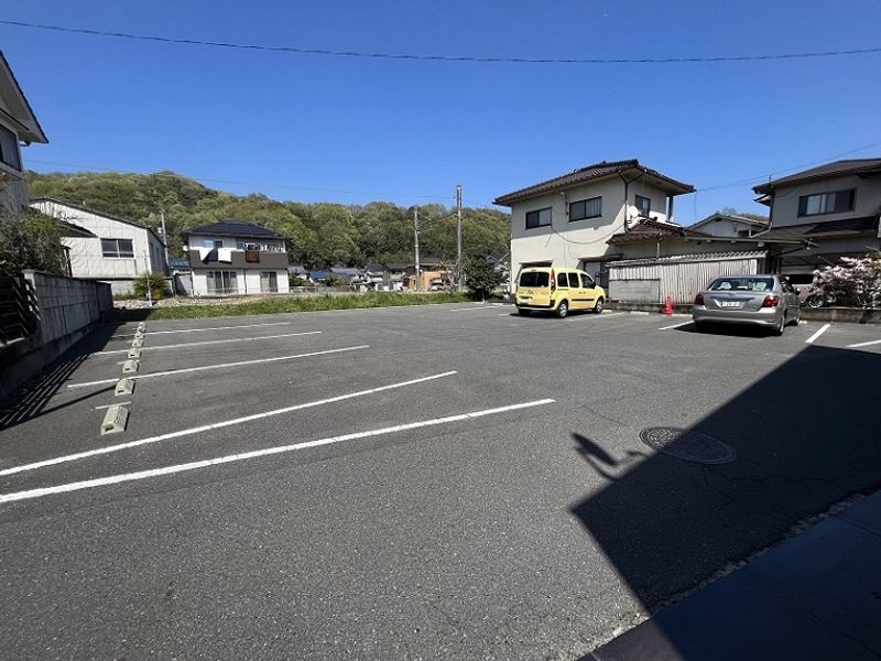 レオネクストベルージュ 駐車場