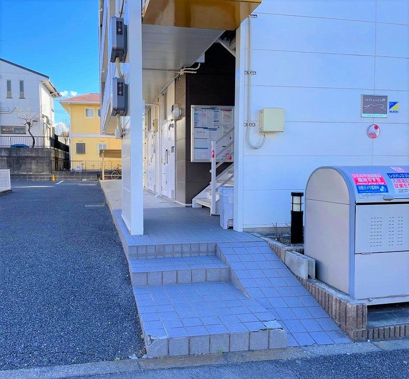 レオパレスフォンティーヌ エントランス